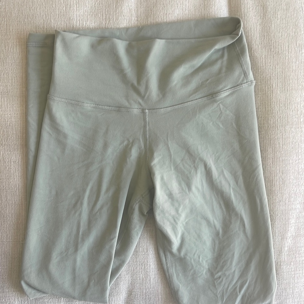 Aritizia TNA yoga pants size small in light green